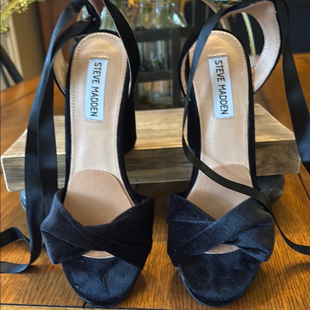 Steve Madden Black Velvet Block 4 1/2” Heels - Picture 3 of 7